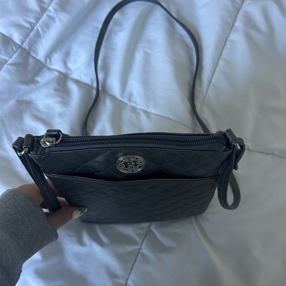 Quilted Black Crossbody Bag - Picture 2 of 4